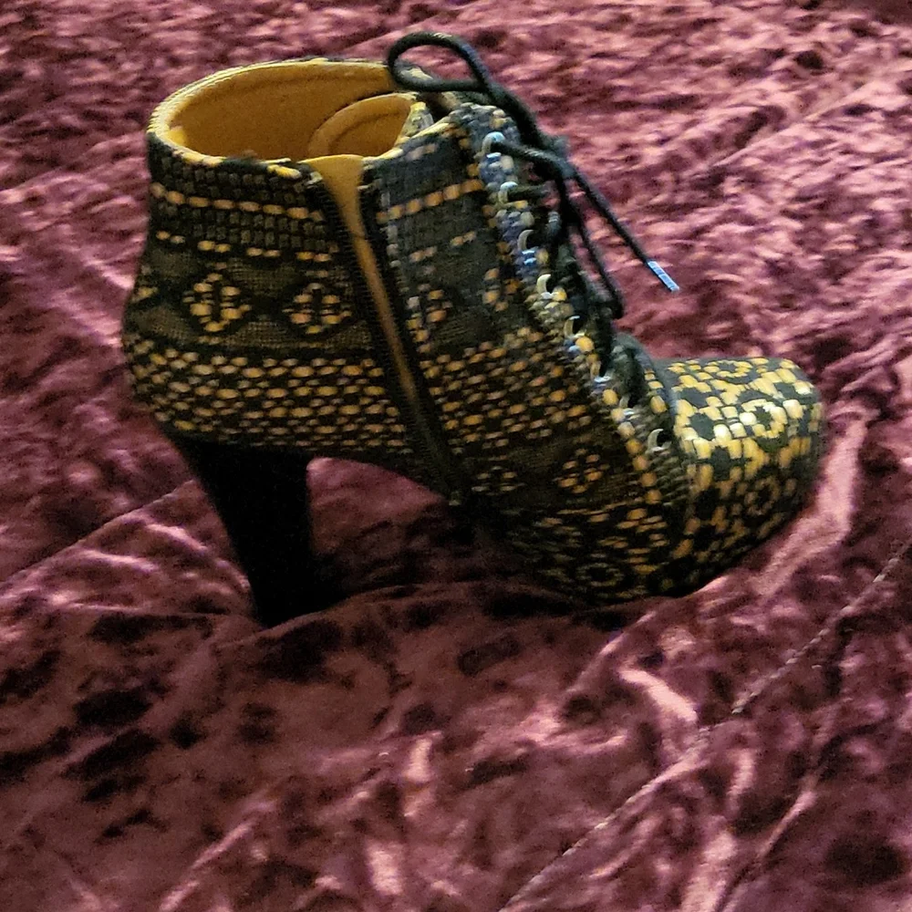 Puffin Shoe - Picture 2 of 2